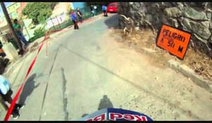 Cool downhill cykling i stad