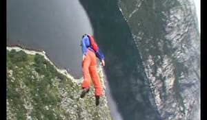 Helt normalt att kasta sig ut för ett berg. Visst?